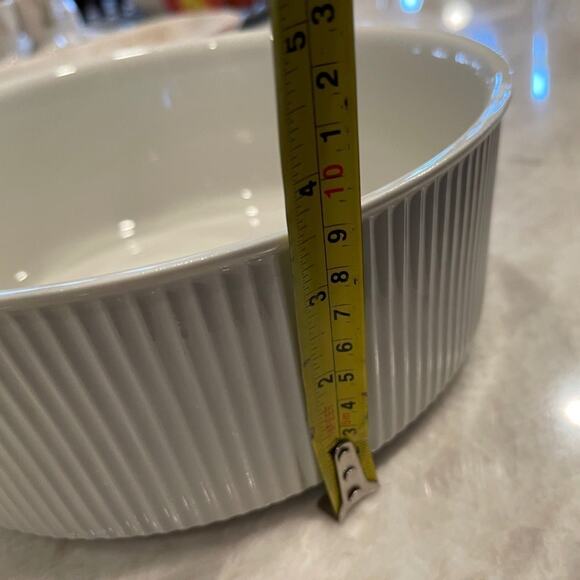 Villeroy & Boch pleated souffle bowl off white 9-1/3” - Picture 9 of 9